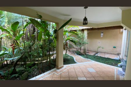 Casa à venda com 317m², 5 quartos e 2 vagas Casa à venda com 317m², 5 quartos e 2 vagasCasa 1 - Quintal