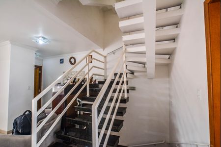 Casa à venda com 255m², 3 quartos e 4 vagasEscada