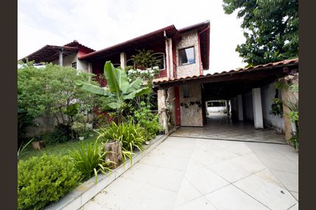 Casa à venda com 200m², 4 quartos e 4 vagasFachada