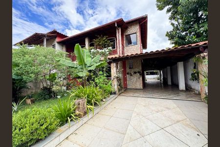 Casa à venda com 200m², 4 quartos e 4 vagasFachada