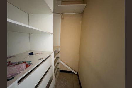 Casa à venda com 200m², 4 quartos e 4 vagasDespensa