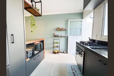Casa à venda com 125m², 2 quartos e 2 vagas Casa à venda com 125m², 2 quartos e 2 vagasCozinha