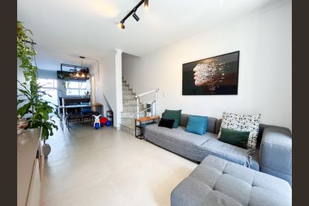 Casa à venda com 125m², 2 quartos e 2 vagas Casa à venda com 125m², 2 quartos e 2 vagasSala