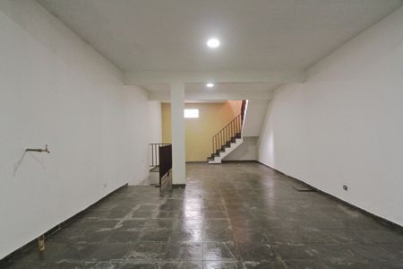Casa à venda com 240m², 3 quartos e 6 vagas Casa à venda com 240m², 3 quartos e 6 vagasÁrea comum