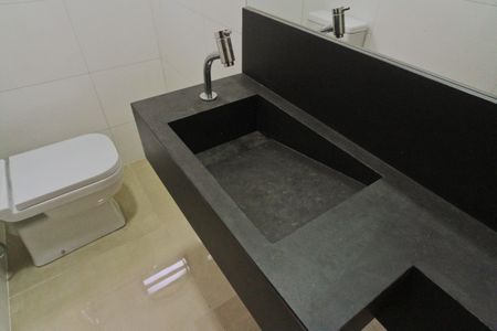 Casa à venda com 240m², 3 quartos e 6 vagas Casa à venda com 240m², 3 quartos e 6 vagasLavabo