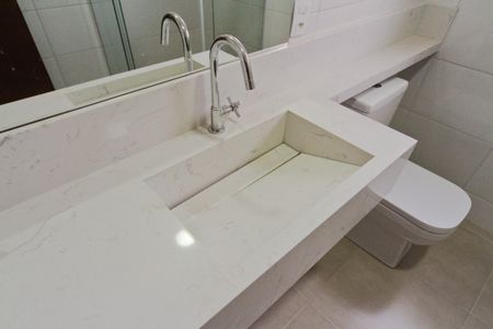 Casa à venda com 240m², 3 quartos e 6 vagas Casa à venda com 240m², 3 quartos e 6 vagasBanheiro