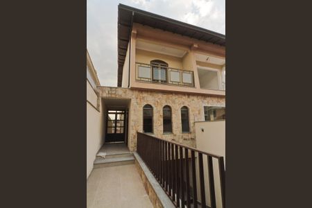 Casa à venda com 240m², 3 quartos e 6 vagas Casa à venda com 240m², 3 quartos e 6 vagasÁrea externa