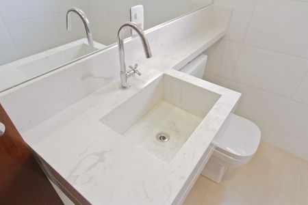 Casa à venda com 240m², 3 quartos e 6 vagas Casa à venda com 240m², 3 quartos e 6 vagasBanheiro da Suíte