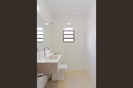 Casa à venda com 240m², 3 quartos e 6 vagas Casa à venda com 240m², 3 quartos e 6 vagasBanheiro da Suíte