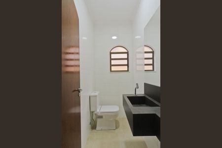 Casa à venda com 240m², 3 quartos e 6 vagas Casa à venda com 240m², 3 quartos e 6 vagasLavabo