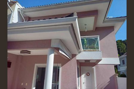 Casa de condomínio à venda com 157m², 4 quartos e 2 vagas