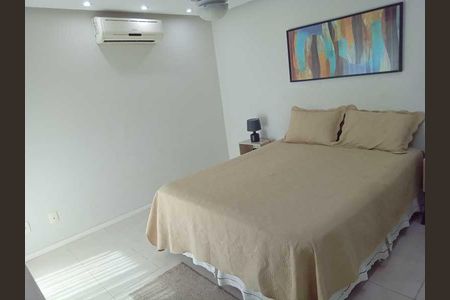 Casa de condomínio à venda com 157m², 4 quartos e 2 vagas