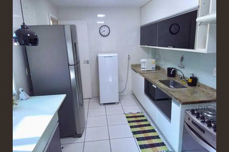 Casa de condomínio à venda com 157m², 4 quartos e 2 vagas