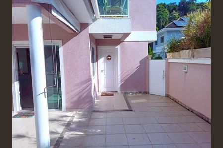 Casa de condomínio à venda com 157m², 4 quartos e 2 vagas