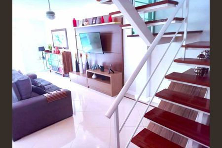 Casa de condomínio à venda com 157m², 4 quartos e 2 vagas