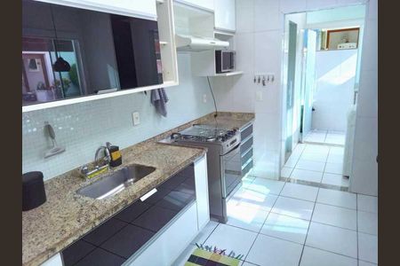 Casa de condomínio à venda com 157m², 4 quartos e 2 vagas