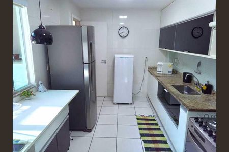 Casa de condomínio à venda com 157m², 4 quartos e 2 vagas
