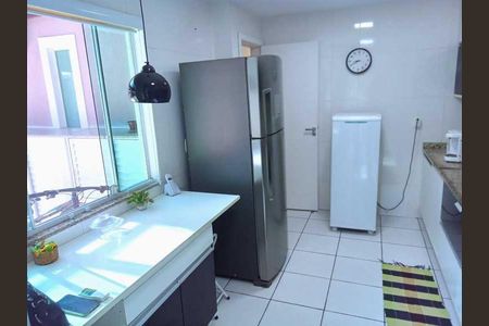 Casa de condomínio à venda com 157m², 4 quartos e 2 vagas