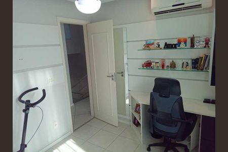Casa de condomínio à venda com 157m², 4 quartos e 2 vagas
