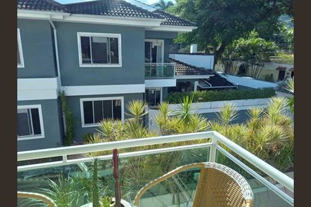 Casa de condomínio à venda com 157m², 4 quartos e 2 vagas