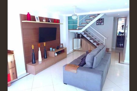 Casa de condomínio à venda com 157m², 4 quartos e 2 vagas