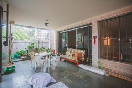 Casa à venda com 300m², 3 quartos e 3 vagas Casa à venda com 300m², 3 quartos e 3 vagasGaragem