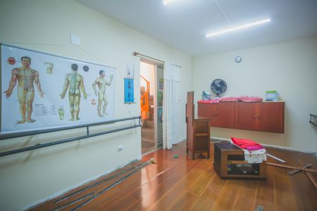 Casa à venda com 300m², 3 quartos e 3 vagas Casa à venda com 300m², 3 quartos e 3 vagasQuarto de Serviço