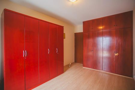 Casa à venda com 300m², 3 quartos e 3 vagas Casa à venda com 300m², 3 quartos e 3 vagasQuarto 3