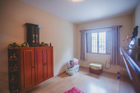 Casa à venda com 300m², 3 quartos e 3 vagas Casa à venda com 300m², 3 quartos e 3 vagasQuarto 2