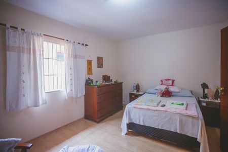 Casa à venda com 300m², 3 quartos e 3 vagas Casa à venda com 300m², 3 quartos e 3 vagasQuarto 1