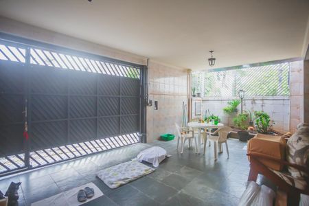 Casa à venda com 300m², 3 quartos e 3 vagas Casa à venda com 300m², 3 quartos e 3 vagasGaragem