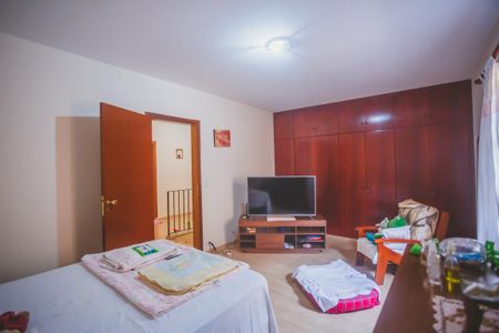 Casa à venda com 300m², 3 quartos e 3 vagas Casa à venda com 300m², 3 quartos e 3 vagasQuarto 1