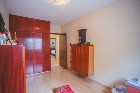 Casa à venda com 300m², 3 quartos e 3 vagas Casa à venda com 300m², 3 quartos e 3 vagasQuarto 2