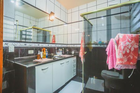 Casa à venda com 300m², 3 quartos e 3 vagas Casa à venda com 300m², 3 quartos e 3 vagasBanheiro