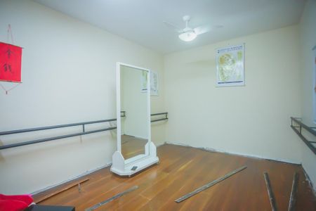 Casa à venda com 300m², 3 quartos e 3 vagas Casa à venda com 300m², 3 quartos e 3 vagasQuarto de Serviço