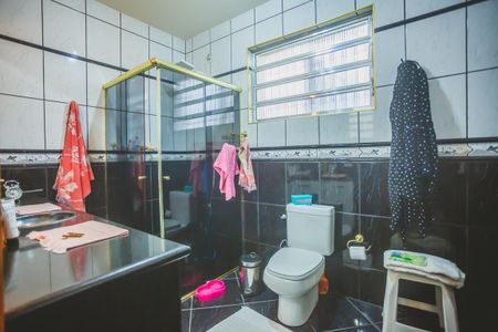 Casa à venda com 300m², 3 quartos e 3 vagas Casa à venda com 300m², 3 quartos e 3 vagasBanheiro