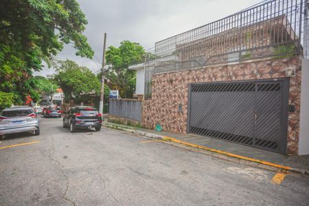 Casa à venda com 300m², 3 quartos e 3 vagas Casa à venda com 300m², 3 quartos e 3 vagasFachada