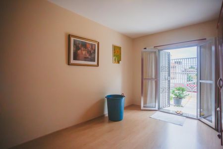 Casa à venda com 300m², 3 quartos e 3 vagas Casa à venda com 300m², 3 quartos e 3 vagasQuarto 3