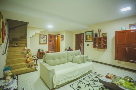 Casa à venda com 300m², 3 quartos e 3 vagas Casa à venda com 300m², 3 quartos e 3 vagasSala de Estar