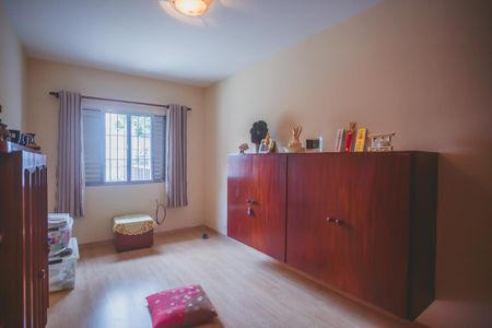 Casa à venda com 300m², 3 quartos e 3 vagas Casa à venda com 300m², 3 quartos e 3 vagasQuarto 2