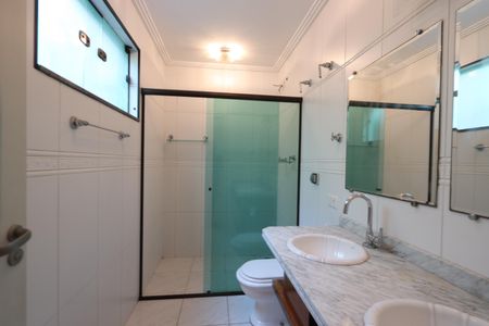 Casa à venda com 200m², 3 quartos e 3 vagasBanheiro da Suíte Master