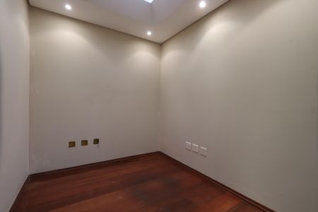 Casa à venda com 200m², 3 quartos e 3 vagasEscritório