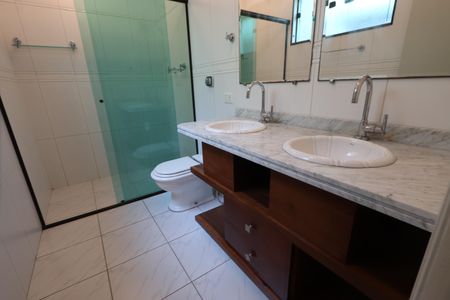 Casa à venda com 200m², 3 quartos e 3 vagasBanheiro da Suíte Master