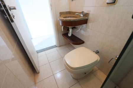 Casa à venda com 200m², 3 quartos e 3 vagasBanheiro de serviço