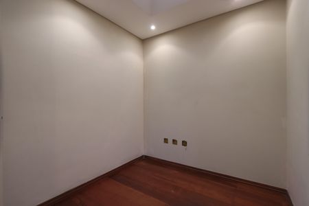 Casa à venda com 200m², 3 quartos e 3 vagasEscritório