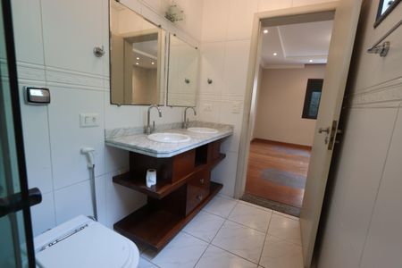 Casa à venda com 200m², 3 quartos e 3 vagasBanheiro da Suíte Master