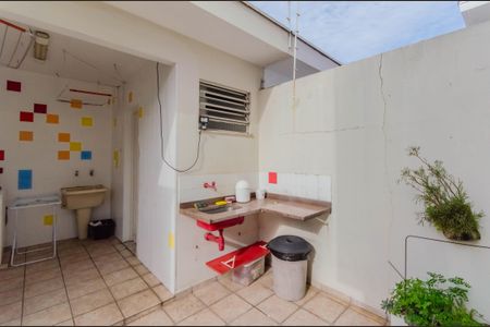 Casa à venda com 165m², 3 quartos e 2 vagas Casa à venda com 165m², 3 quartos e 2 vagasQuintal