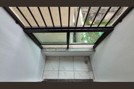 Apartamento à venda com 80m², 2 quartos e 1 vaga Apartamento à venda com 80m², 2 quartos e 1 vagaSacada/Suíte