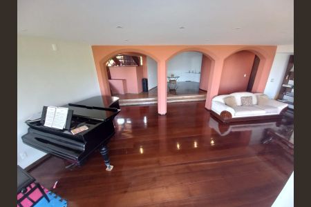 Casa à venda com 540m², 4 quartos e 4 vagas