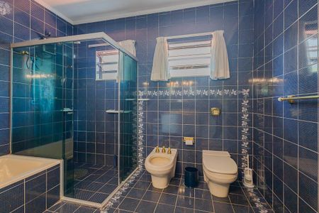 Casa à venda com 457m², 4 quartos e 4 vagasBanheiro da Suíte 1